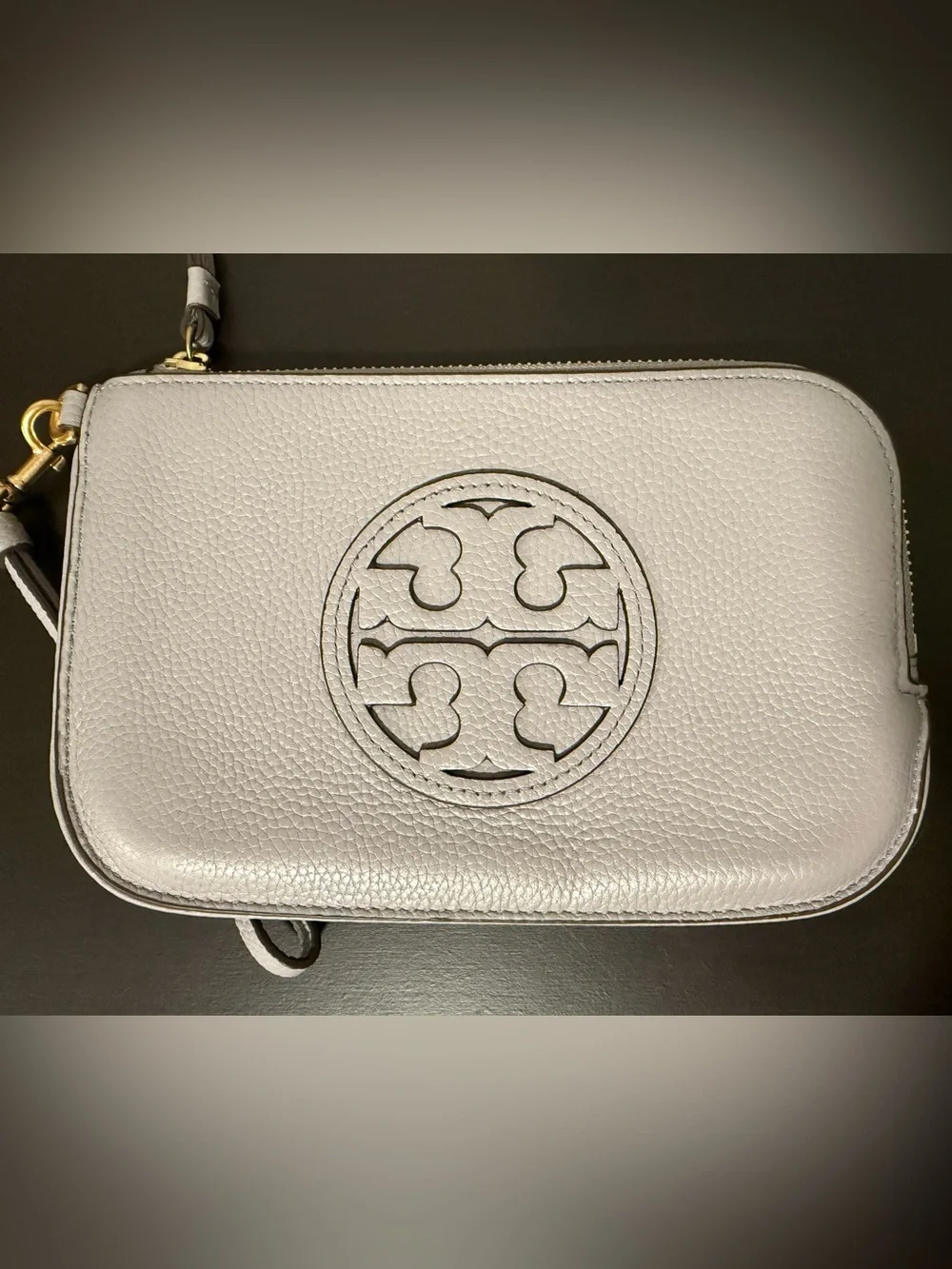 Tory Burch Gray Pebbled Leather Logo Wristlet Clutch